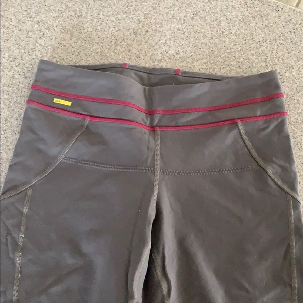 Lole Women's Gray Capri Leggings with Pink Waistband Trim - Picture 2 of 4